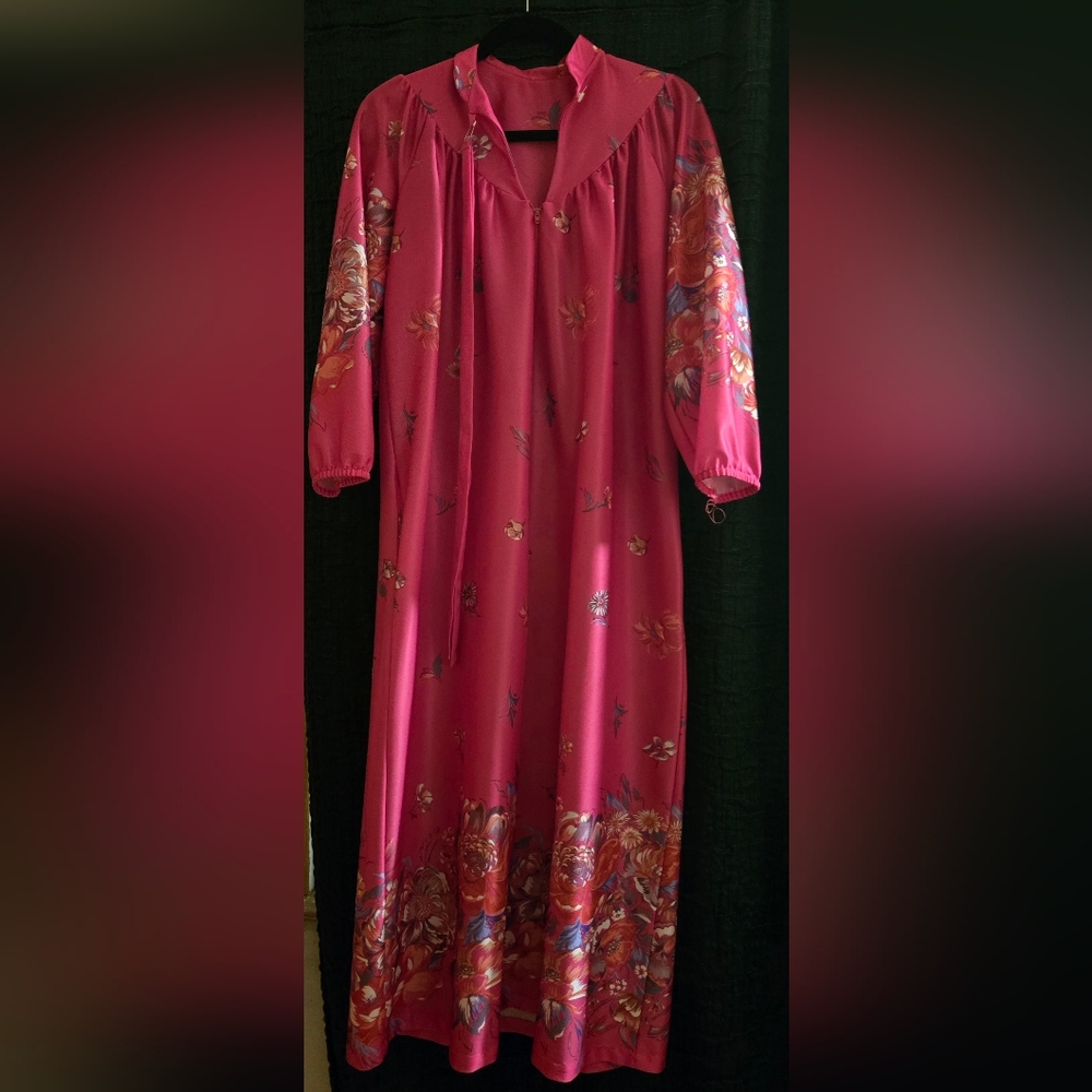 Vintage Fabulous Hot Pink Dressing Gown/House Coat/Caftan/Muumuu